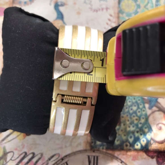 Matte Gold Hamptons Beach Vibe Bracelet - Picture 10 of 15